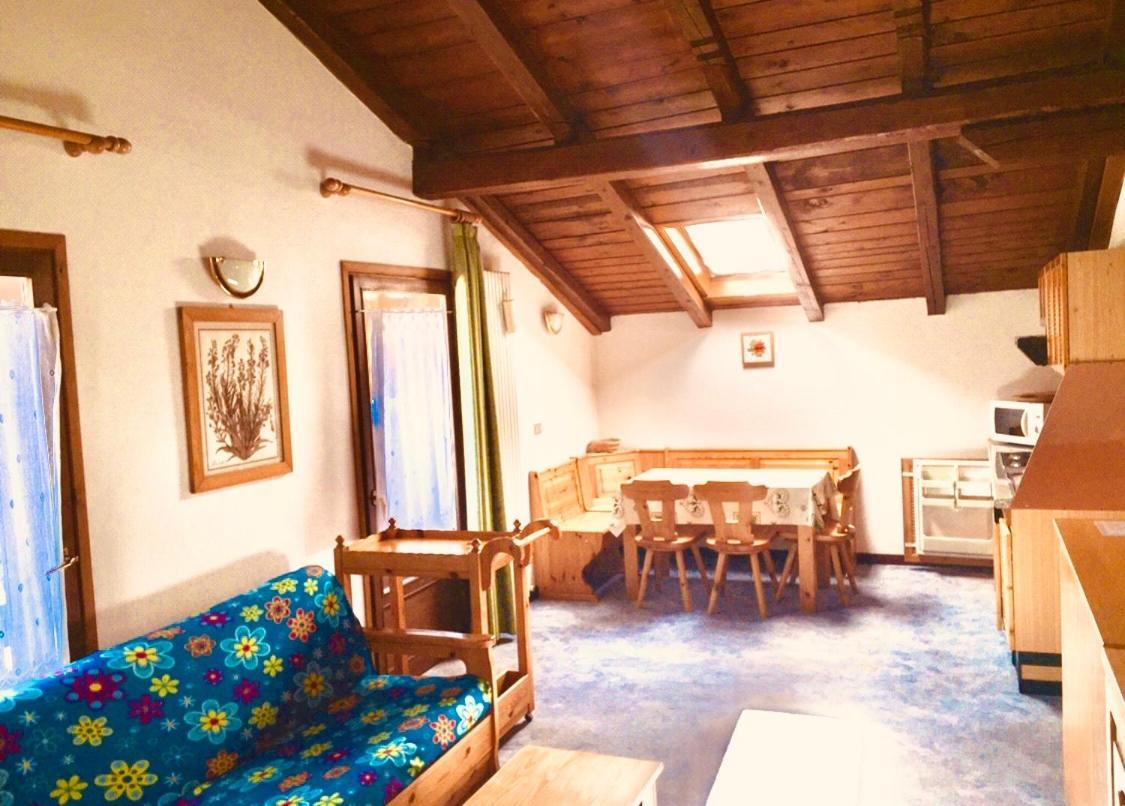 Casa Martini Apartment Mezzana  Bagian luar foto