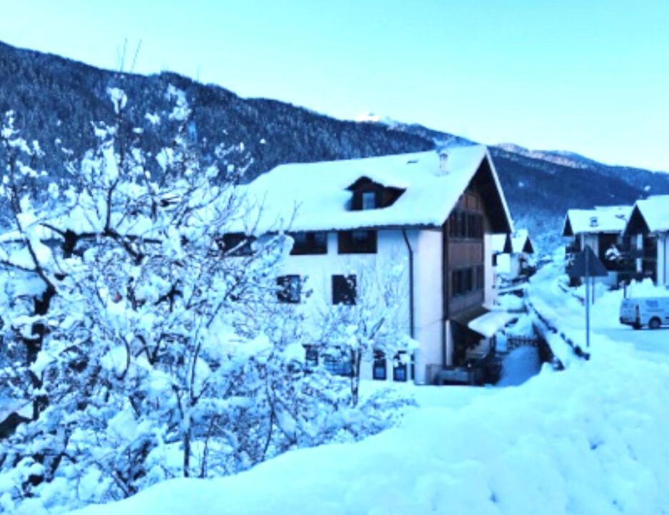 Casa Martini Apartment Mezzana  Bagian luar foto
