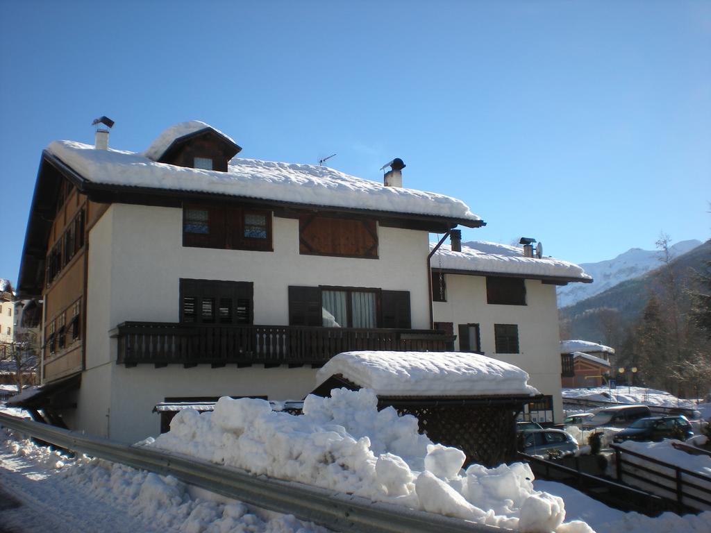 Casa Martini Apartment Mezzana  Bagian luar foto
