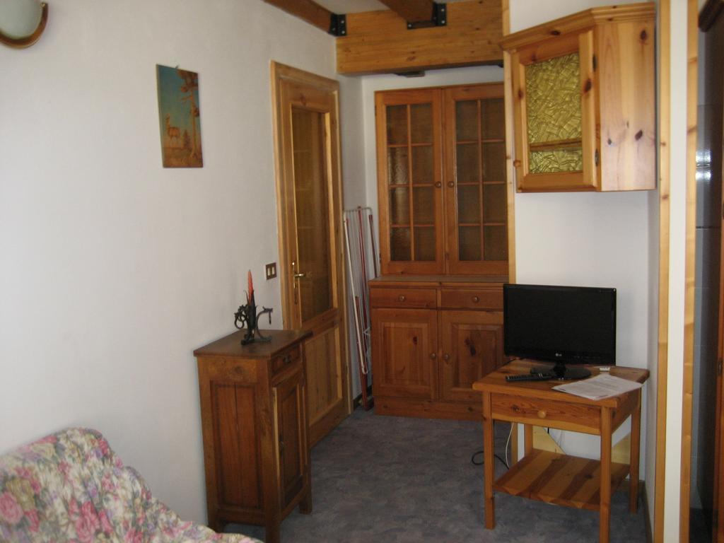 Casa Martini Apartment Mezzana  Bagian luar foto