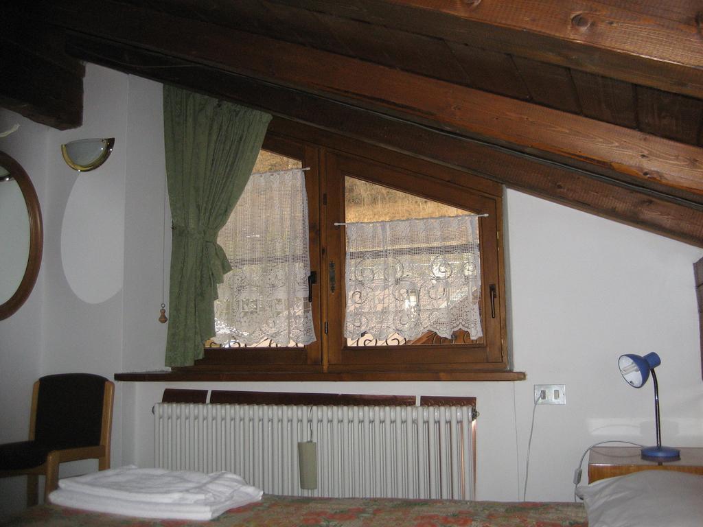 Casa Martini Apartment Mezzana  Bagian luar foto