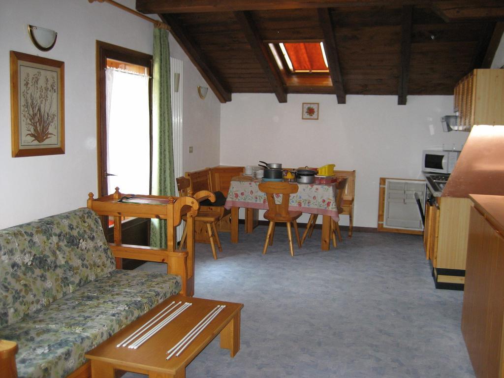 Casa Martini Apartment Mezzana  Bagian luar foto